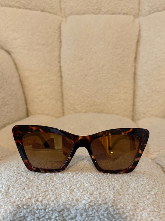 Vince Camuto Tortoiseshell Brown Cat-Eye Sunglasses main image 4